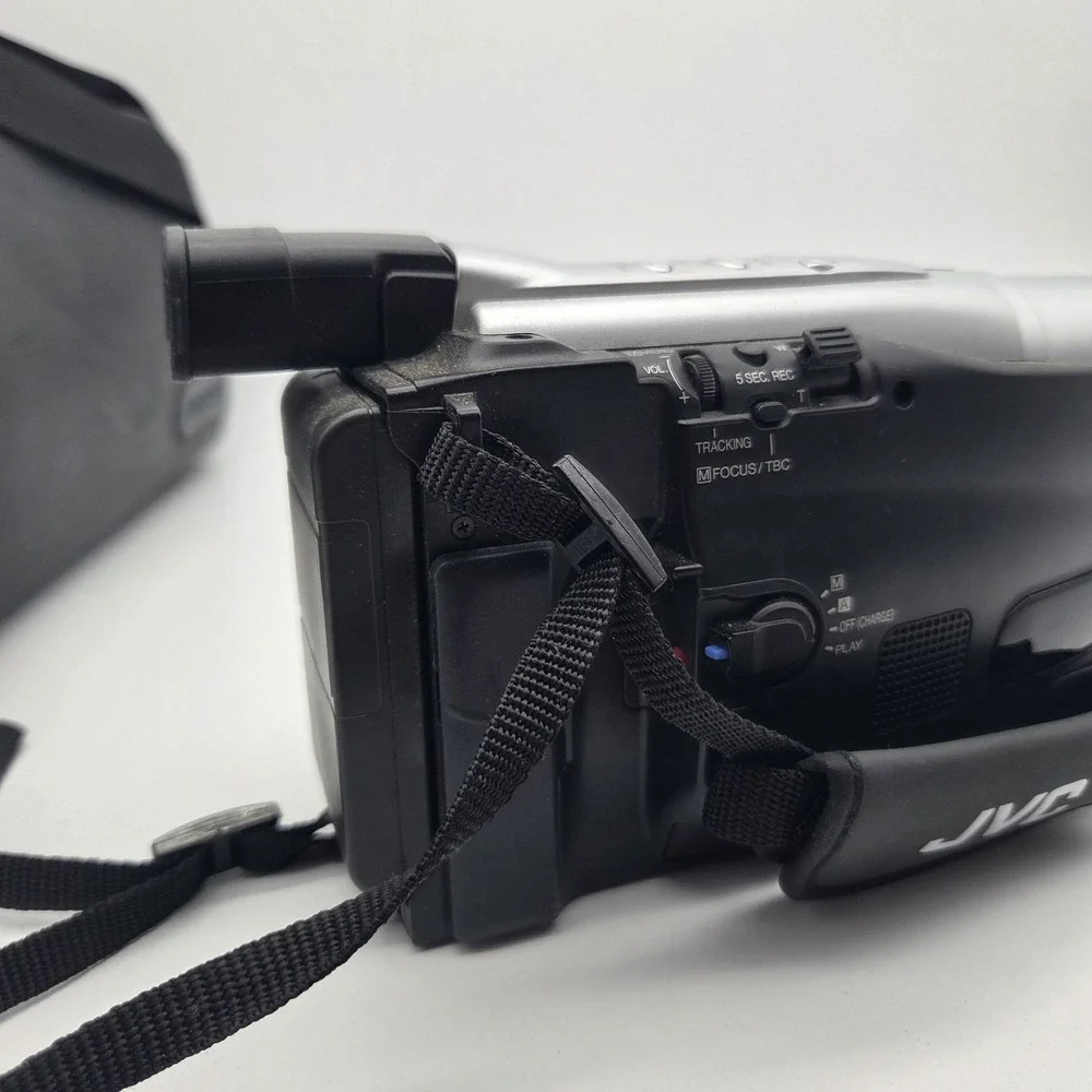 UNTESTED JVC GR-AXM18U Camcorder 2.5